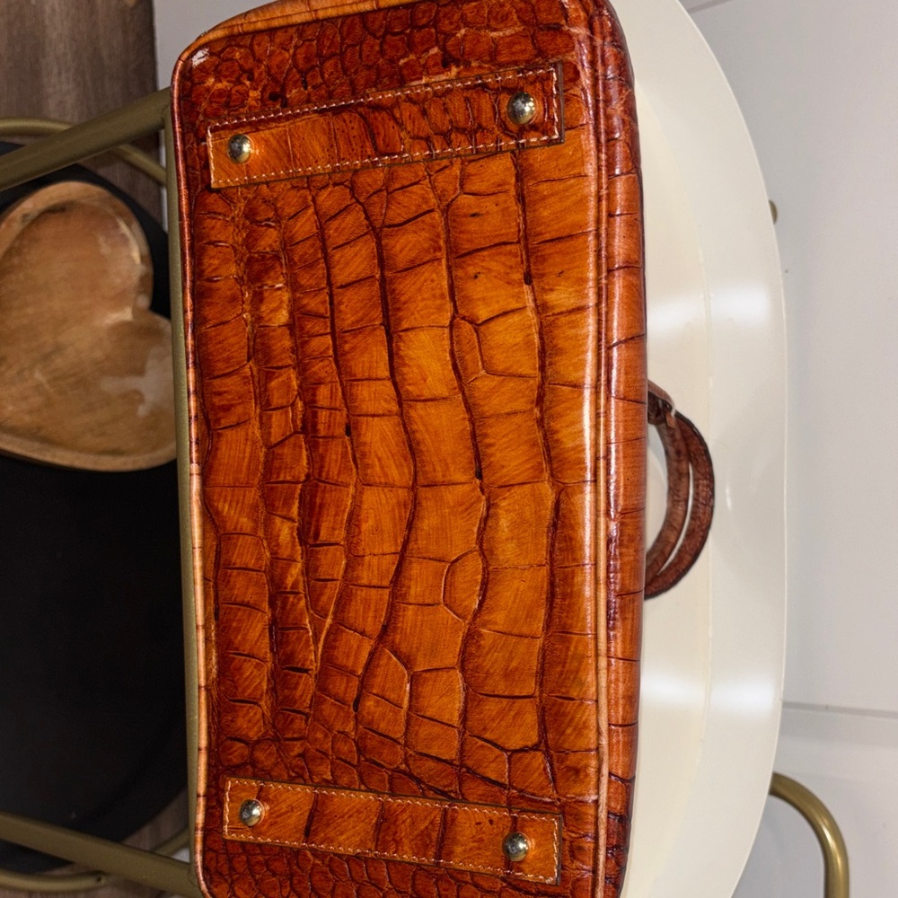 Sophisticated Brown Crocodile Leather Handbag - Picture 9 of 15